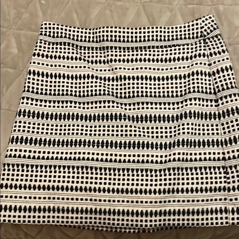 Stylish Black and White Patterned Skirt
